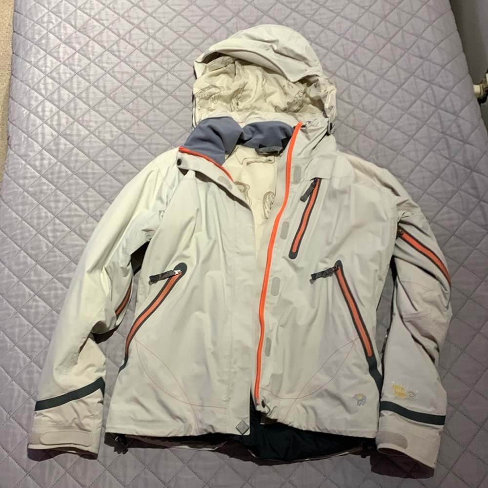 Mountain hardwear Ski jacket 
Women’s Medium
